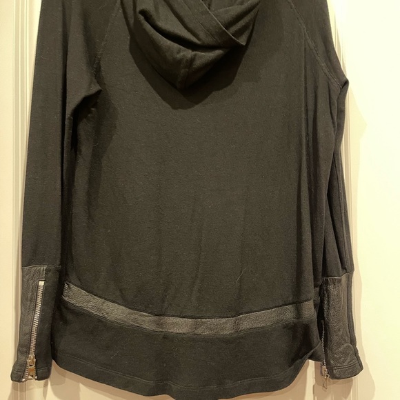 Soft Generation Love top with leather on the sleeves and on the back. - Picture 4 of 5